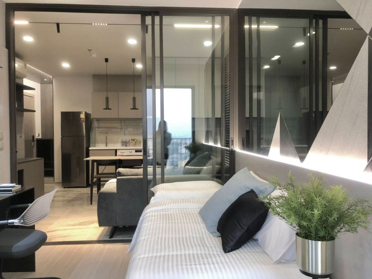 picture Heart of Bangkok’s Business District – Walk to G Tower, Offices, and MRT - 5/9