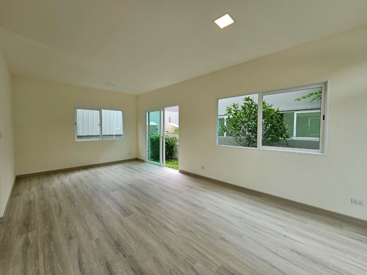 รูป บ้านสร้างเสร็จพร้อมอยู่ ทำเลดี ใกล้คลับเฮ้าส์  - รูปที่ 2/8
