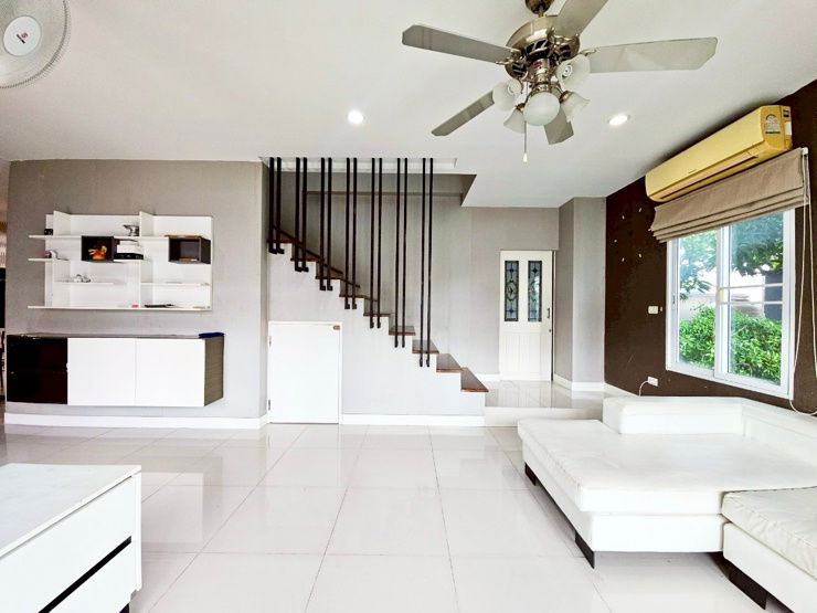 picture 2-Storey House The Tara Ramintra Near Pink Line BTS, Fully Furnished, Spacious, Move-in Ready, Close to Fashion Island & Safari World - 3/15