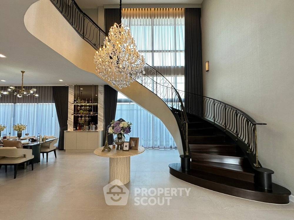 picture 5-BR House in Khlong Sam Prawet (ID 2030469) - 2/12