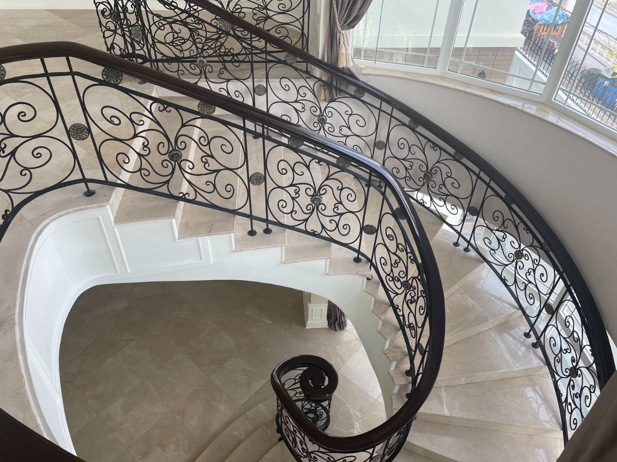 picture For rent Ultra-Luxury Detached House  –  Soi Ladprao 35  232 square wah .  Marble flooring  and teak wood . Located in a prime and convenient location - 3/16