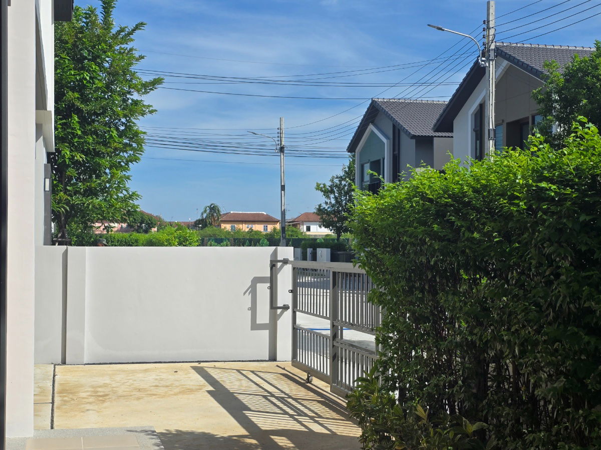 รูป ** ขายบ้านใหม่ แบรนด์อณาสิริ ทำเลหลังมุมสวย [ ราคาดีพร้อมโอน ] - รูปที่ 2/18