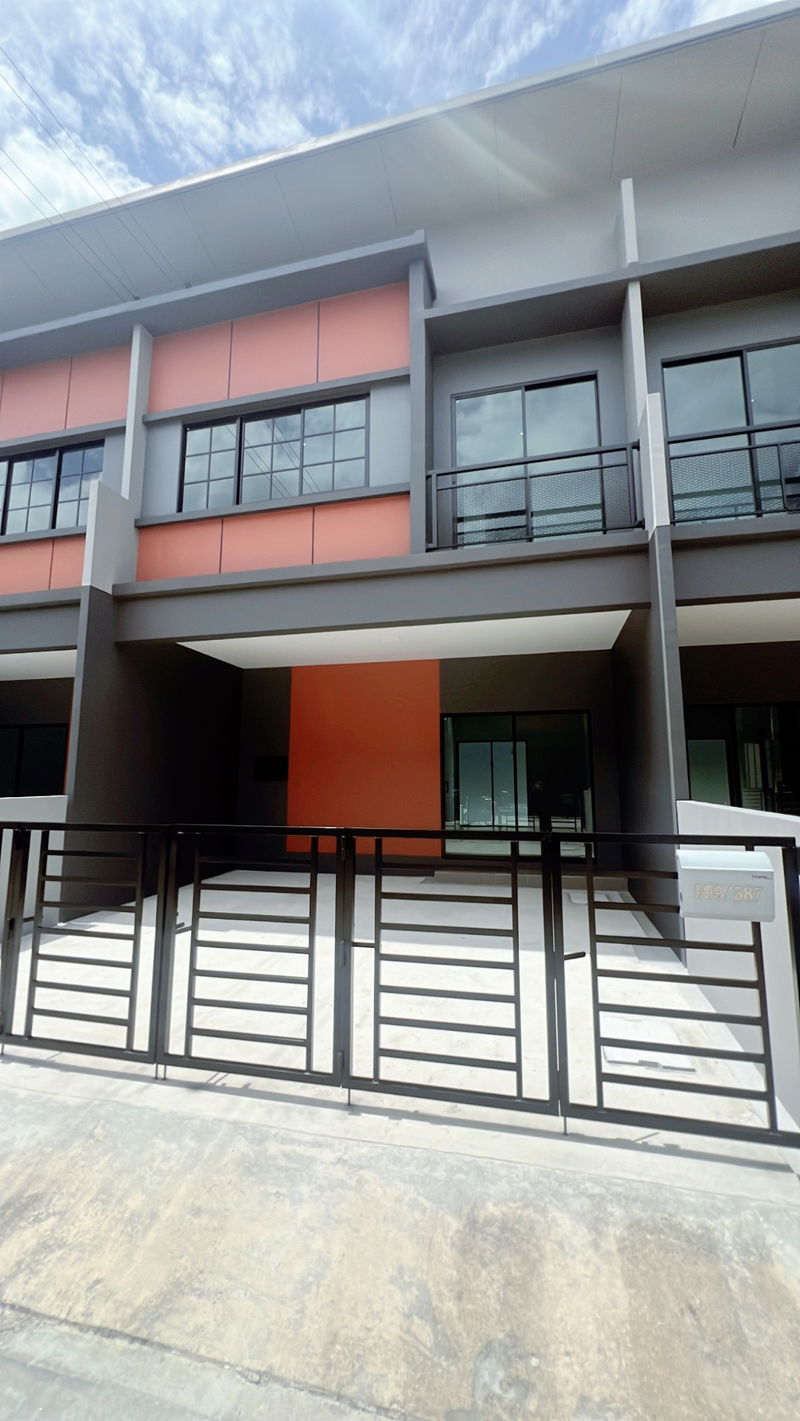 ขายทาวน์โฮม : ขายบ้านใหม่ โซนด้านใน สิริ เพลส จรัญ-ปิ่นเกล้า เลขที่ 999/387