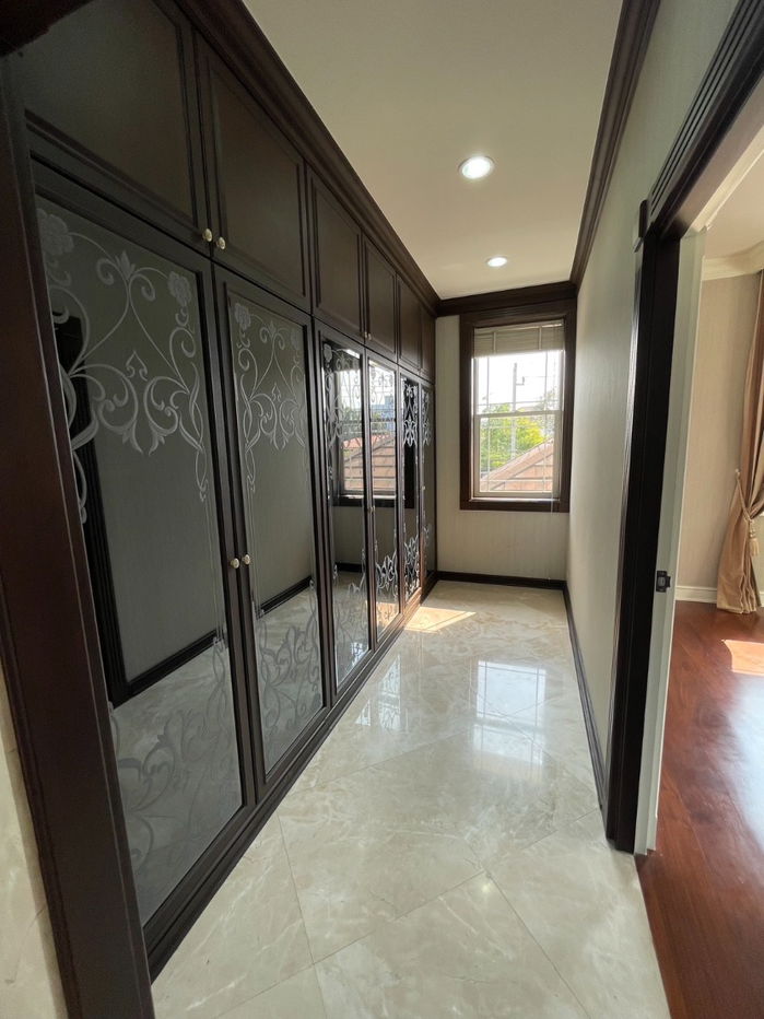 picture For rent Ultra-Luxury Detached House  –  Soi Ladprao 35  232 square wah .  Marble flooring  and teak wood . Located in a prime and convenient location - 8/16