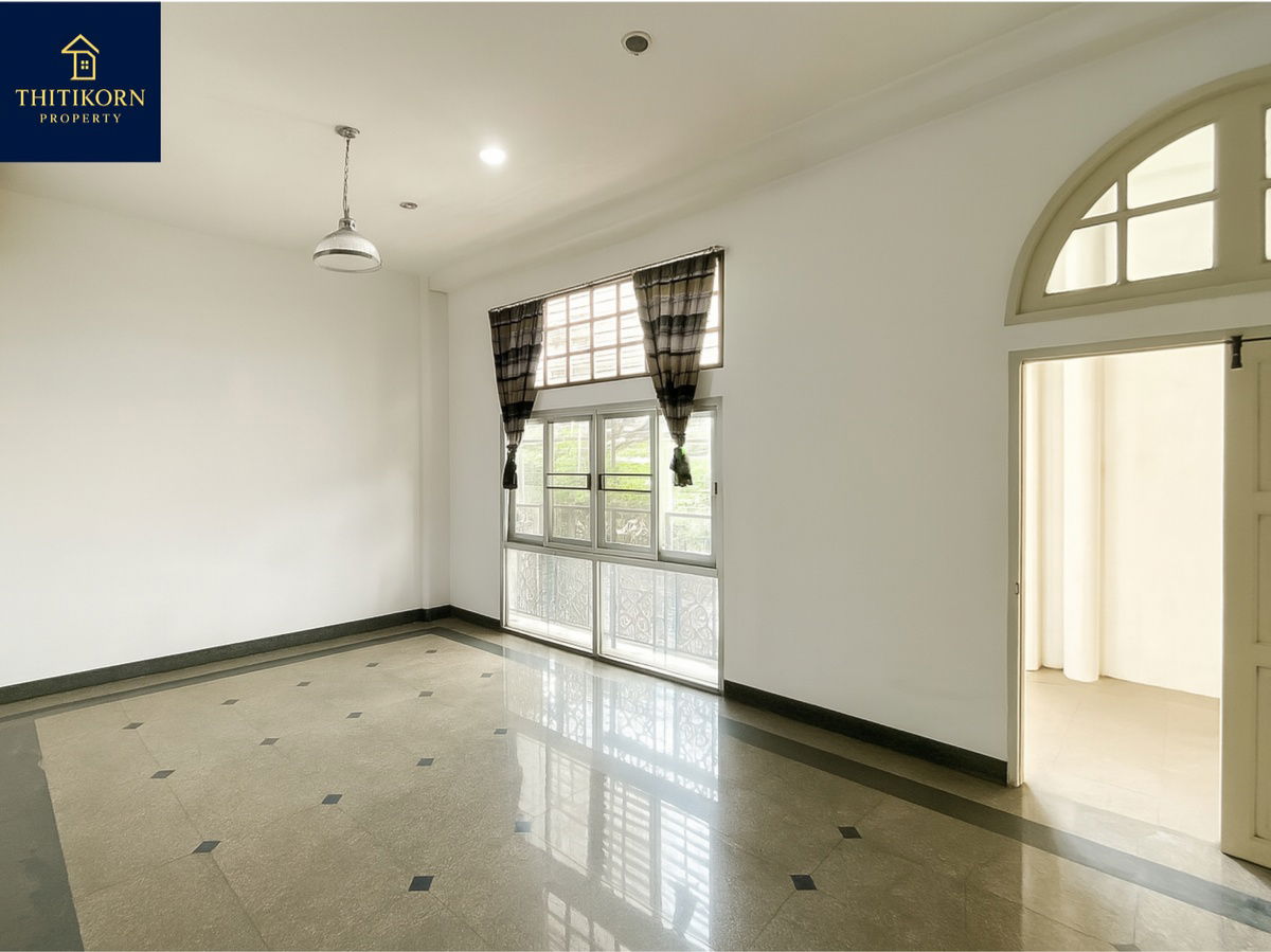 picture Townhouse, 3.5 floors, 45 square wah, lots of parking space, cheapest price in Soi Lat Phrao 122 - 17/19