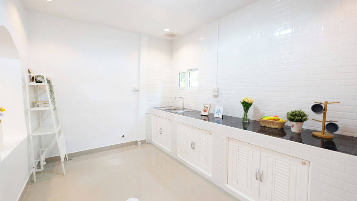 รูป ให้เช่า TownHome 4 ชั้น Renovate ใหม่ทั้งหลัง! 5 ห้องนอน 3 ห้องน้ำ 1 ห้องครัว - รูปที่ 3/18
