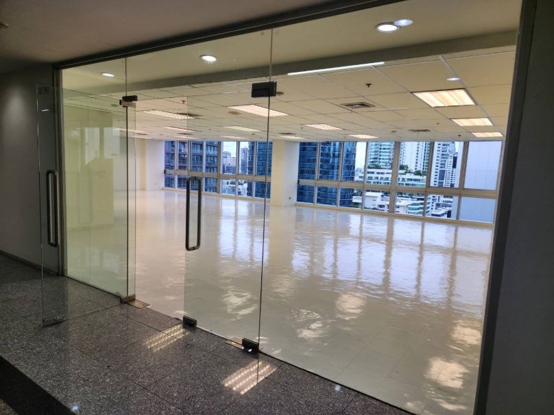 picture  Office next to the main road, Soi Thonglor, for rent!!! - 4/5