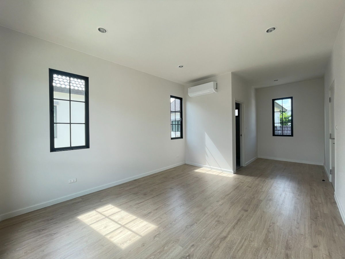 picture Ready-to-Move-In Twin House with 4 Bedrooms in a Prime Location  Well-designed layout perfect for large families — comfortable living for all ages - 9/17