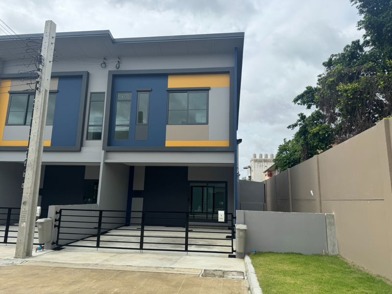 ขายทาวน์โฮม : ขายทาวน์โฮมใกล้รถไฟฟ้า ใกล้ทางด่วน ยูนิตน้อย