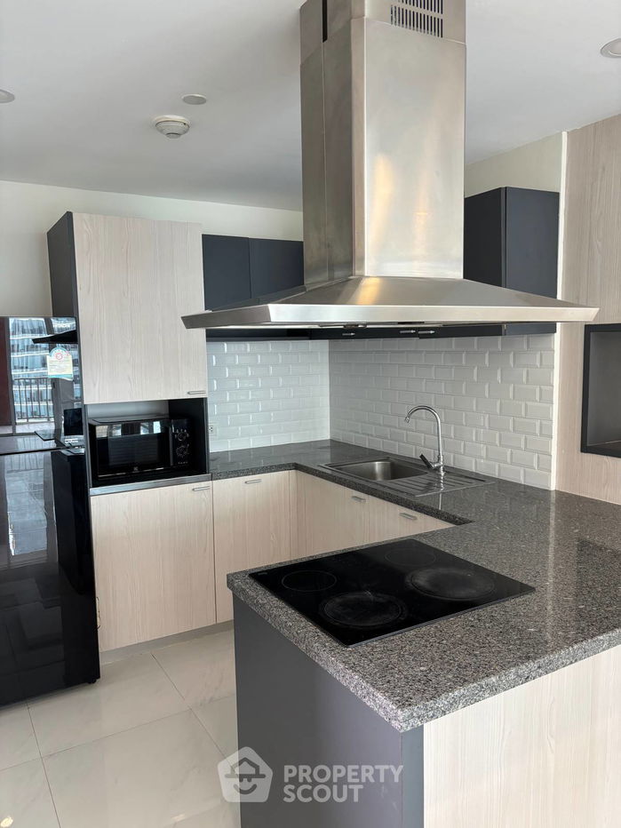picture 3-BR Condo at Fullerton Sukhumvit near BTS Ekkamai (ID 2162761) - 8/13