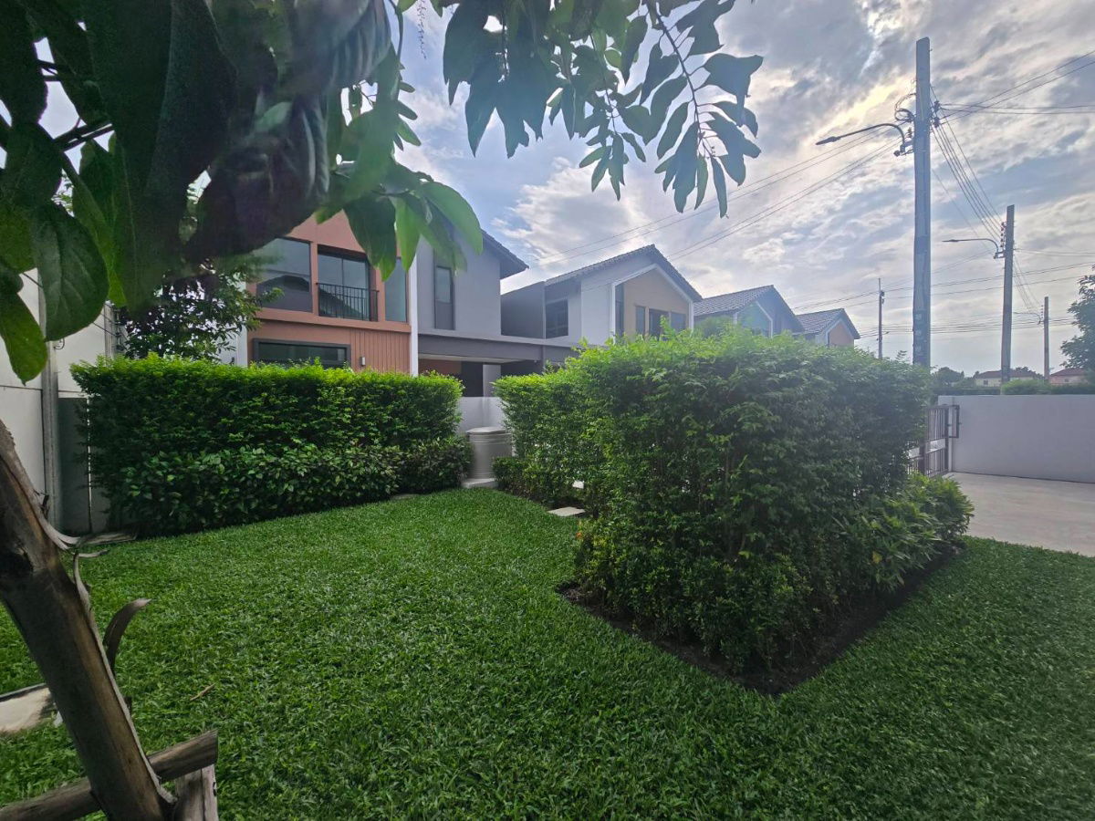 รูป ขายบ้านใหม่ บ้านแฝดแปลงมุม ทำเลดีติดถนนมีรถสาธารณะ มีพื้นที่จัดสวนรอบบ้าน - รูปที่ 4/12