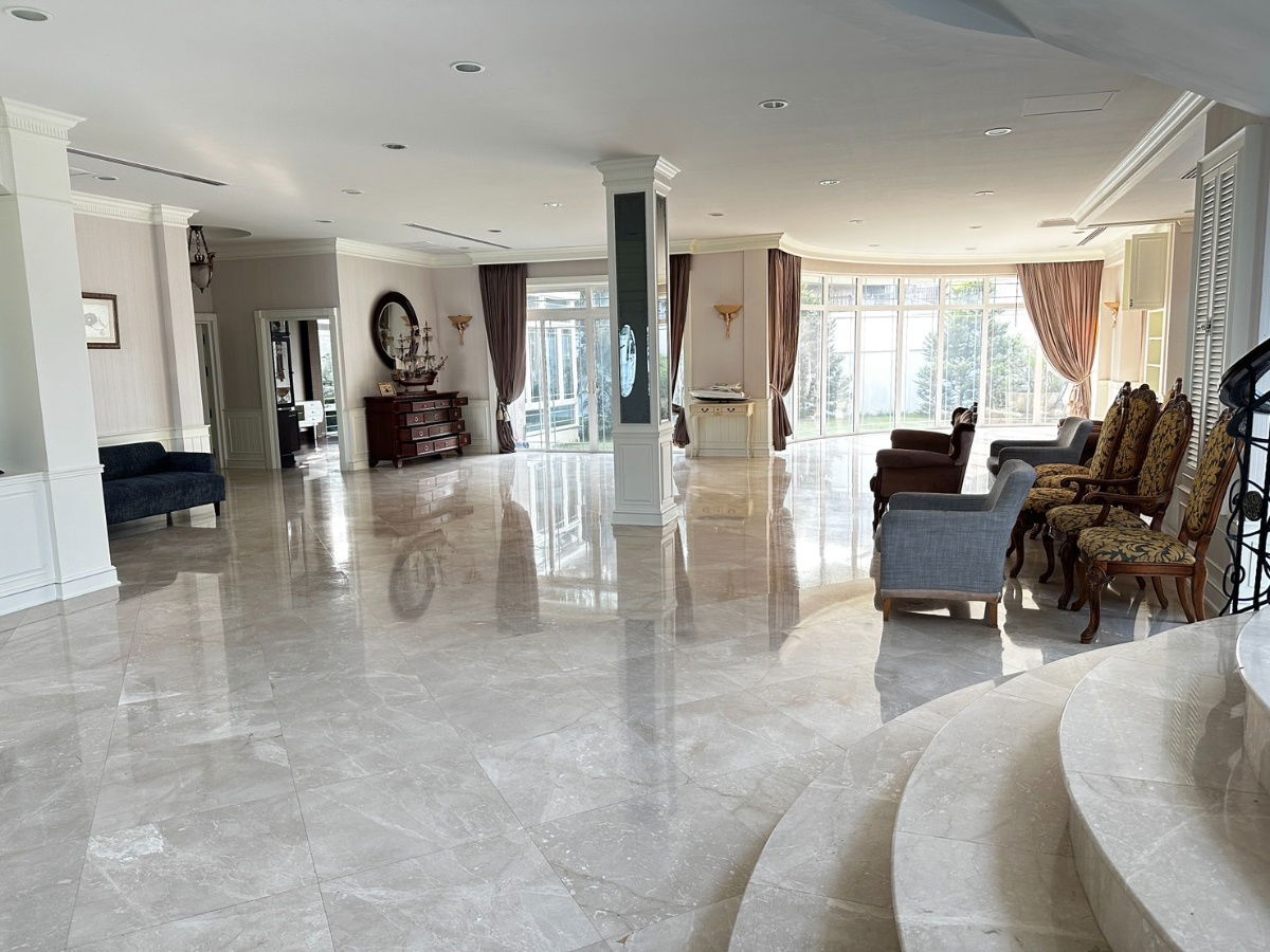 picture For rent Ultra-Luxury Detached House  –  Soi Ladprao 35  232 square wah .  Marble flooring  and teak wood . Located in a prime and convenient location - 6/16