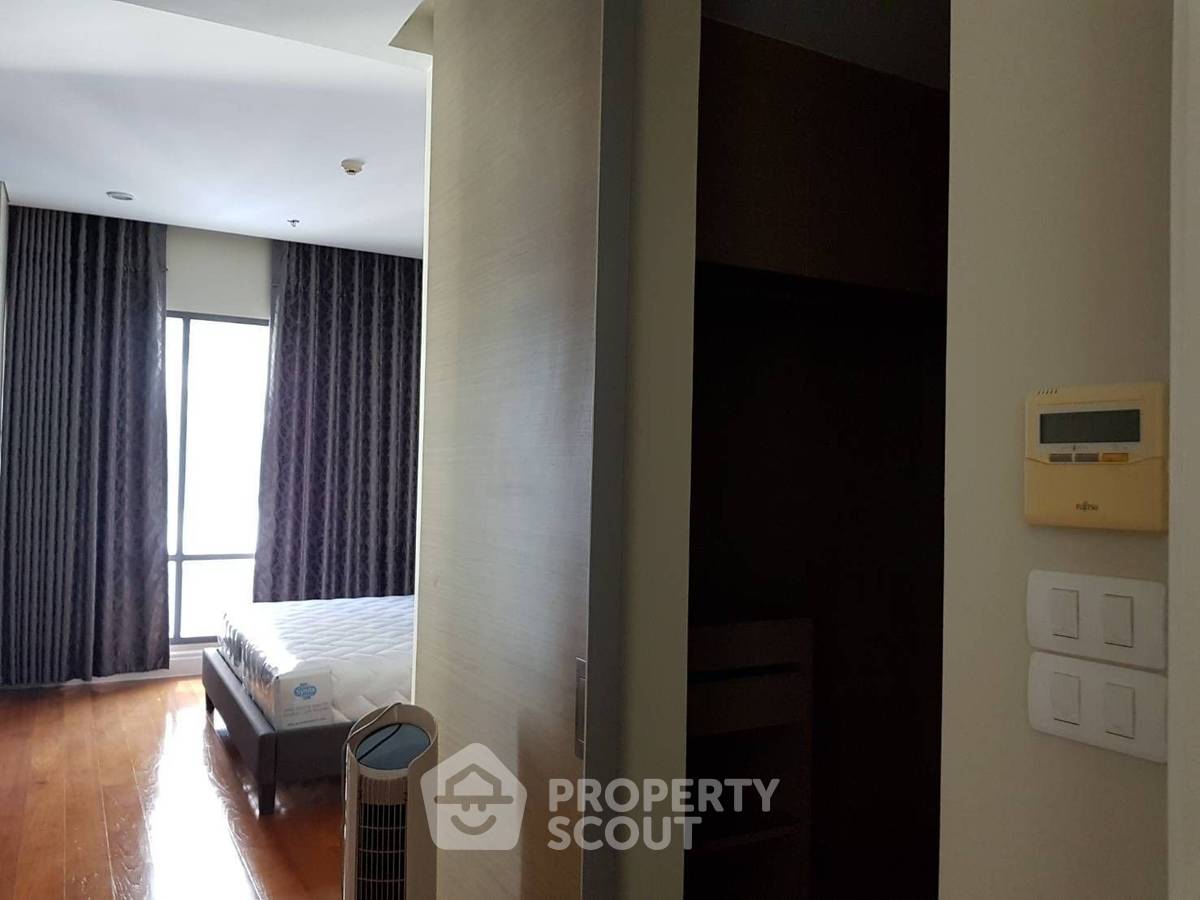 picture 3-BR Duplex at Bright Sukhumvit 24 Condominium near BTS Phrom Phong (ID 1983260) - 3/7