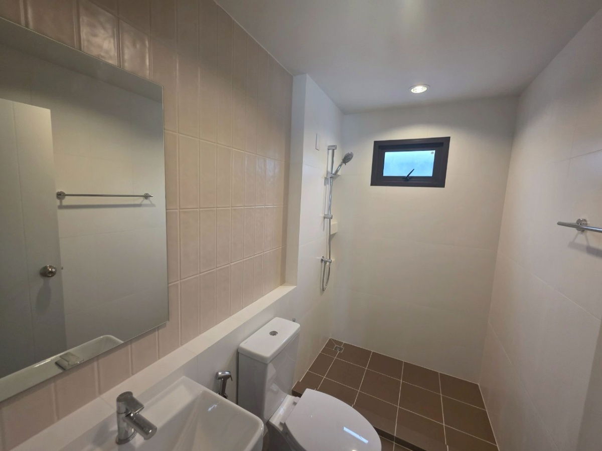 รูป ขายบ้านแฝด ราคาพิเศษ !!  ทำเล ใกล้รถไฟฟ้าสายสีม่วง - รูปที่ 8/15