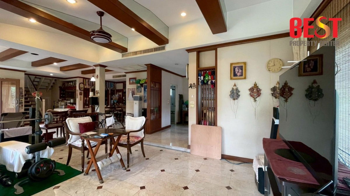 picture Grand Family Home in Mantana Watcharaphon–Ramintra 1 Prime Corner Plot by Community Garden - 11/16
