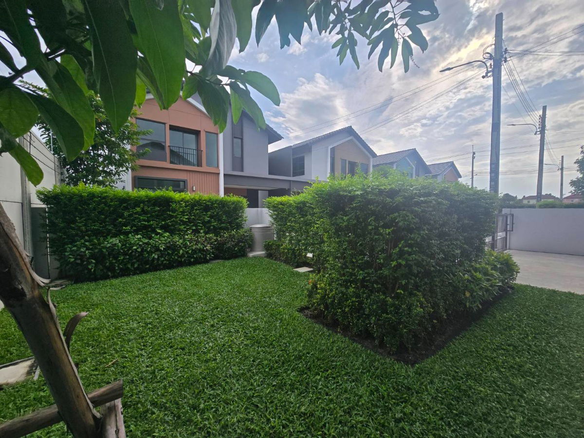 รูป ขายบ้านใหม่ บ้านแฝดแปลงมุม ทำเลดีติดถนนมีรถสาธารณะ มีพื้นที่จัดสวนรอบบ้าน - รูปที่ 3/12