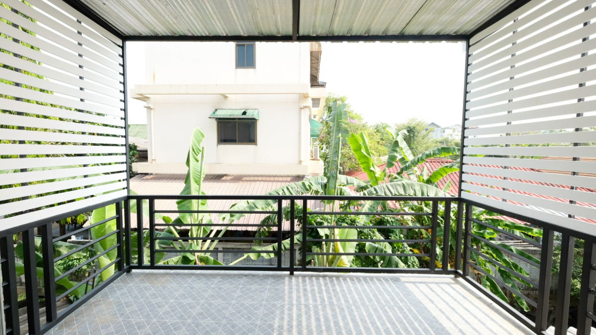 รูป ให้เช่า TownHome 4 ชั้น Renovate ใหม่ทั้งหลัง! 5 ห้องนอน 3 ห้องน้ำ 1 ห้องครัว - รูปที่ 9/18