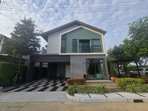 ขายบ้านใหม่ บ้านเดี่ยวแสนสิริ (โครงการขายเอง) ตกแต่งพร้อมเข้าอยู่ ห้องนอนล่างกว้างพิเศษ