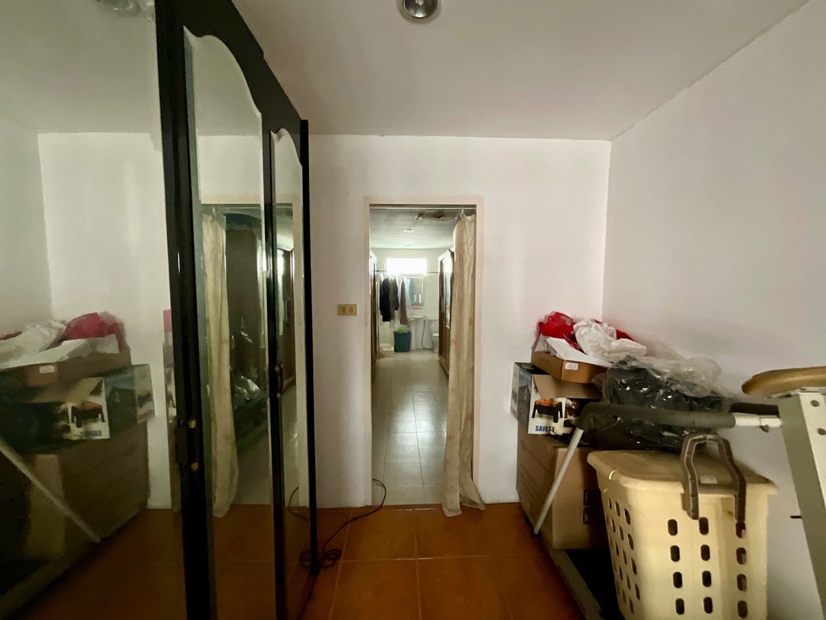 picture Townhouse, 3.5 floors, 45 square wah, lots of parking space, cheapest price in Soi Lat Phrao 122 - 12/19