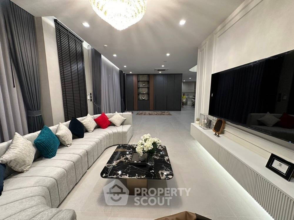 picture 5-BR House in Khlong Sam Prawet (ID 2030469) - 3/12