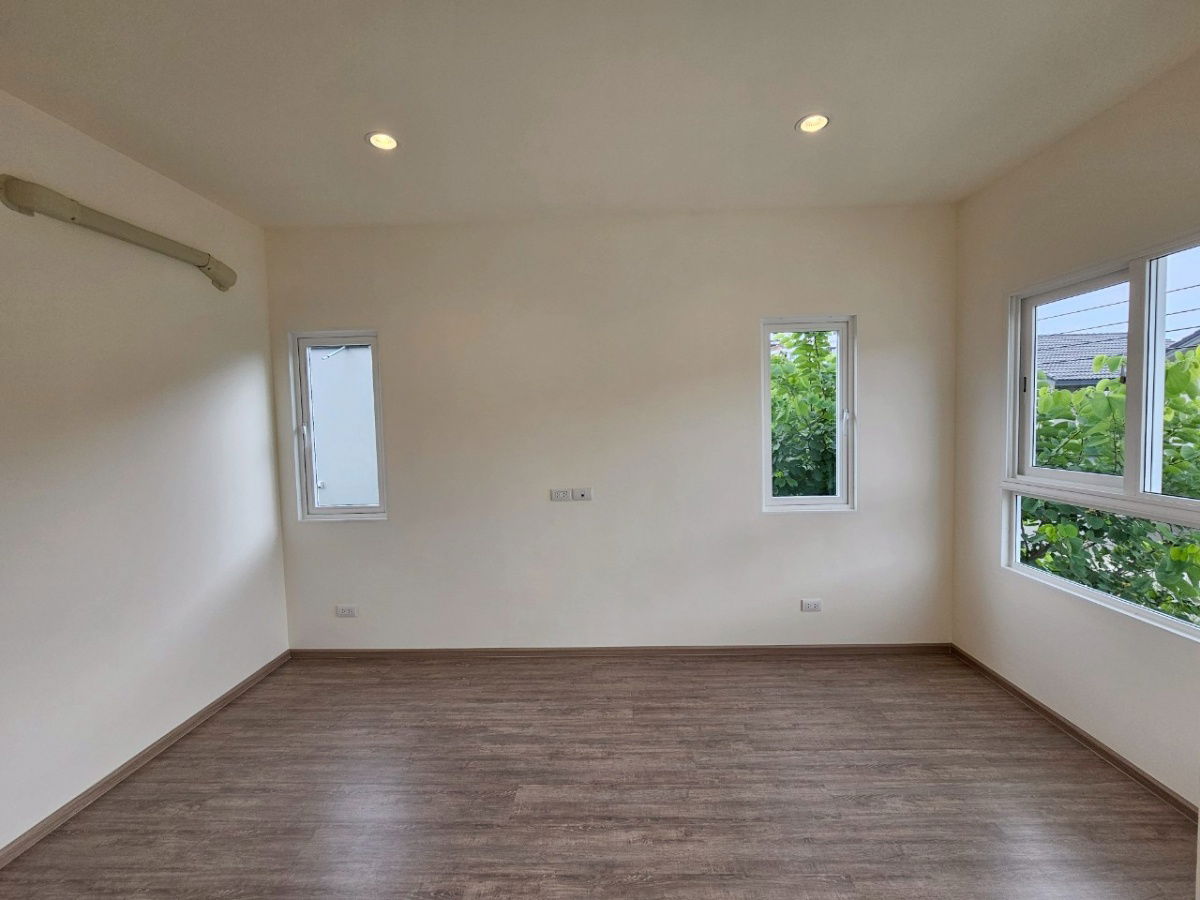 รูป บ้านสร้างเสร็จพร้อมอยู่ ทำเลดี ใกล้คลับเฮ้าส์  - รูปที่ 5/8