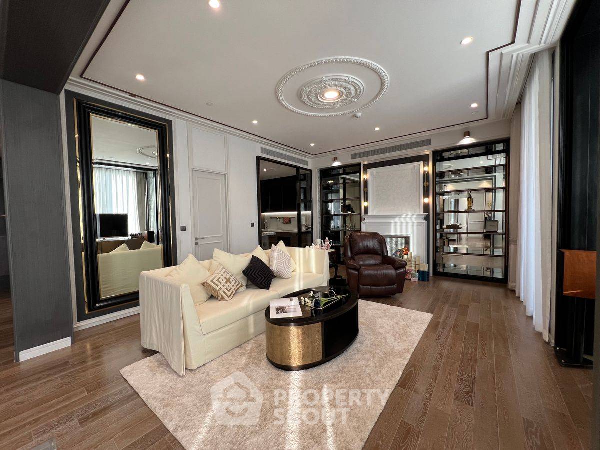 picture 2-BR Condo at Muniq Langsuan near BTS Ratchadamri (ID 2101275) - 1/16