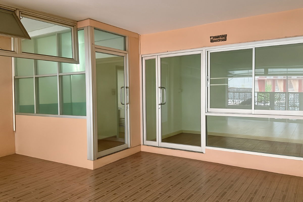 picture Townhouse, 3.5 floors, 45 square wah, lots of parking space, cheapest price in Soi Lat Phrao 122 - 3/19