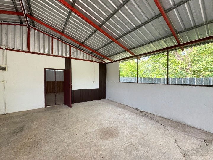 รูป บ้านเช่าเดี่ยวใจกลางบ้านไผ่  จอดรถได้ 3 คัน  เลี้ยงสัตว์ได้ - รูปที่ 23/26