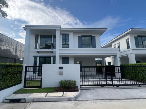 บ้านเดี่ยวหรู ที่ดินใหญ่ แปลงมุมเป็นส่วนตัว ราคาพิเศษ บ้านเลขที่ 99/51  โครงการเศรษฐสิริ วัชรพล เทพรักษ์ โดยแสนสิริ