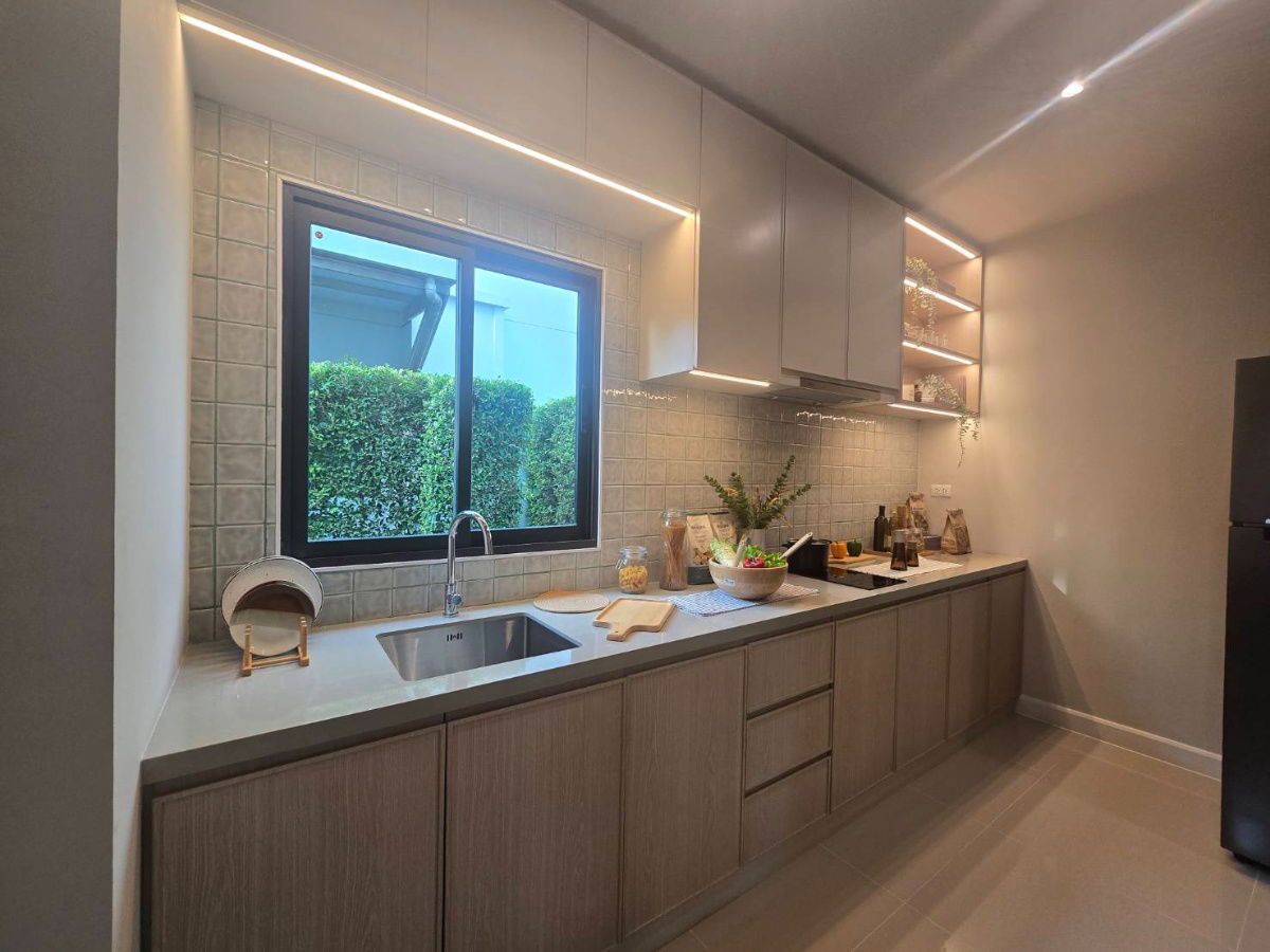 รูป ขายบ้านใหม่ บ้านเดี่ยวแสนสิริ (โครงการขายเอง) ตกแต่งพร้อมเข้าอยู่ ห้องนอนล่างกว้างพิเศษ - รูปที่ 6/16