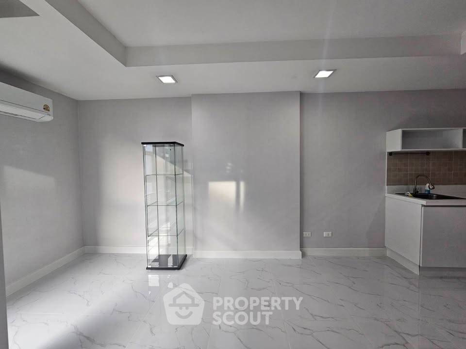 picture 1-BR Condo at D Condo Ratchada 19 near MRT Ratchadaphisek (ID 2158224) - 3/20