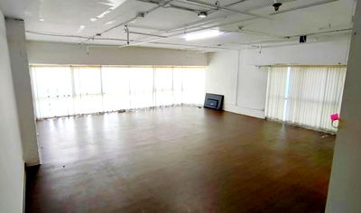 Office for rent Petchburi Road Bangkok : FOR RENT  OFFICE PROPERTY  28000 BAHT per MONTH