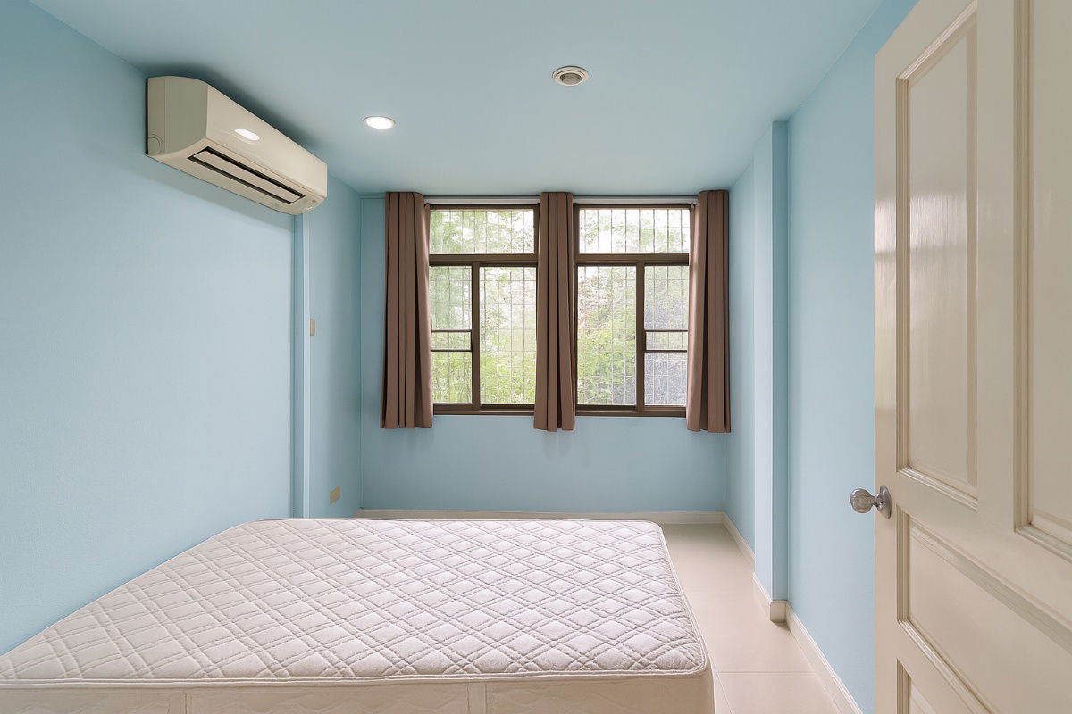 picture Townhouse, 3.5 floors, 45 square wah, lots of parking space, cheapest price in Soi Lat Phrao 122 - 15/19
