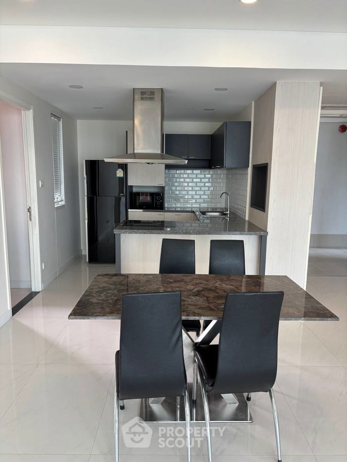 picture 3-BR Condo at Fullerton Sukhumvit near BTS Ekkamai (ID 2162761) - 3/13