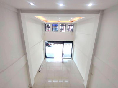 เช่าอาคารพาณิชย์ กรุงเทพมหานคร : 🏢 ให้เช่าอาคารพาณิชย์  ติดถนนสุขุมวิท 77 ใกล้รถไฟฟ้าสถานีศรีนุช และรถไฟฟ้าสถานีอ่อนนุช 🚇 (ST-02)