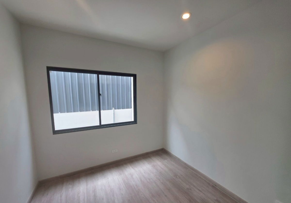 รูป ขายบ้านแฝด ราคาพิเศษ !!  ทำเล ใกล้รถไฟฟ้าสายสีม่วง - รูปที่ 9/15