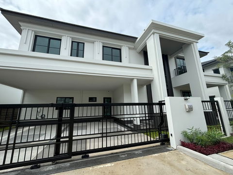 ขายบ้านเดี่ยวโครงการเศรษฐสิริรวมโชค