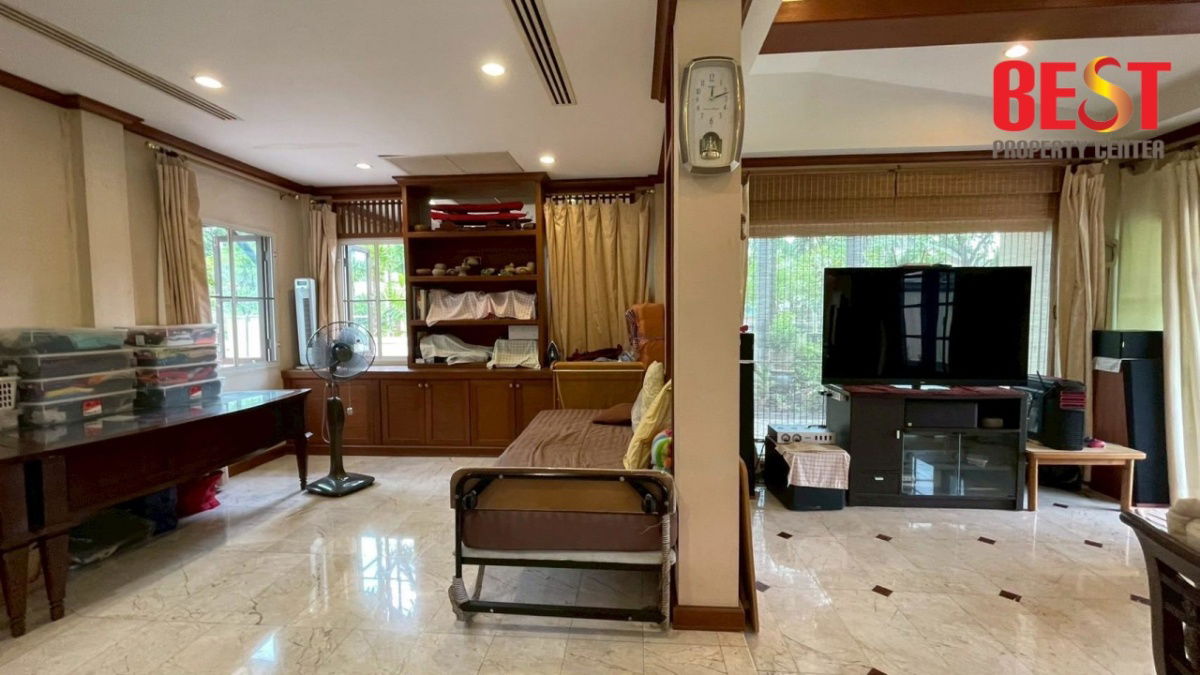 picture Grand Family Home in Mantana Watcharaphon–Ramintra 1 Prime Corner Plot by Community Garden - 9/16