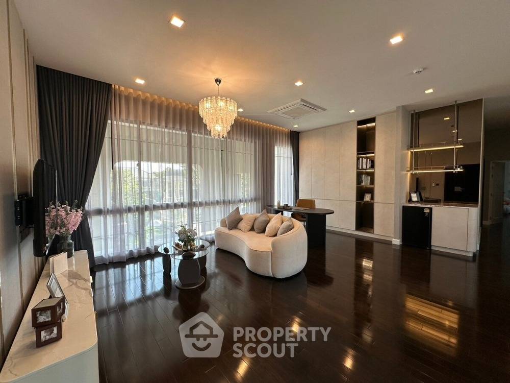 picture 5-BR House in Khlong Sam Prawet (ID 2030469) - 11/12