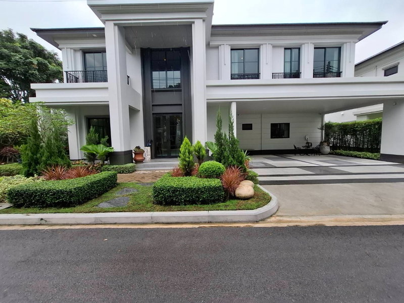 Houses for sale : Open for sale, ready-to-move-in model home, luxuriously decorated, Setthasiri Ruamchok project, a company of Sansiri