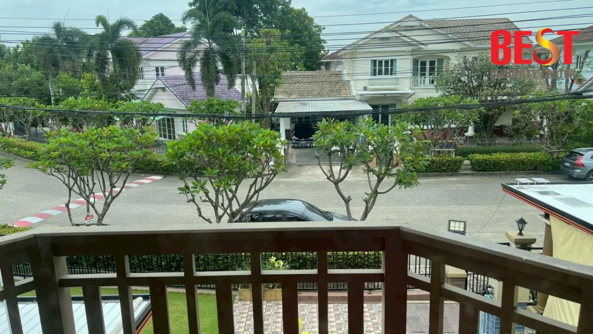 picture Grand Family Home in Mantana Watcharaphon–Ramintra 1 Prime Corner Plot by Community Garden - 14/16