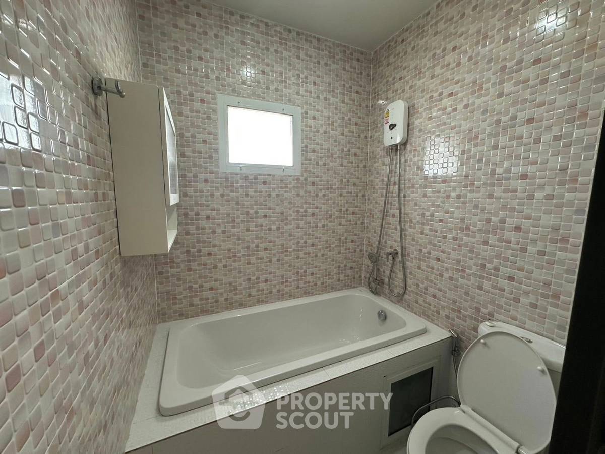 รูป บ้าน 4-ห้องนอน ใกล้ พัทยาตะวันออก (ID 2229409) - รูปที่ 8/12
