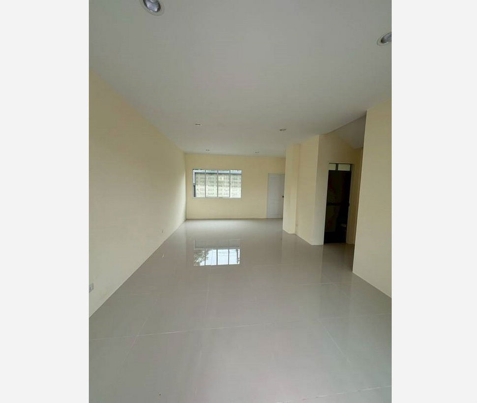 รูป Call : 091-704-9777 โครงการ โคโม่ วิภาวดี ทาวน์โฮมสร้างใหม่ 94/53 หน้ากว้าง 5.8 เมตร 21.3 ตารางวา 3 นอน 3 น้ำ 1 ห้องเก็บของ ตรงข้ามสนามบินดอนเมือง - รูปที่ 4/12