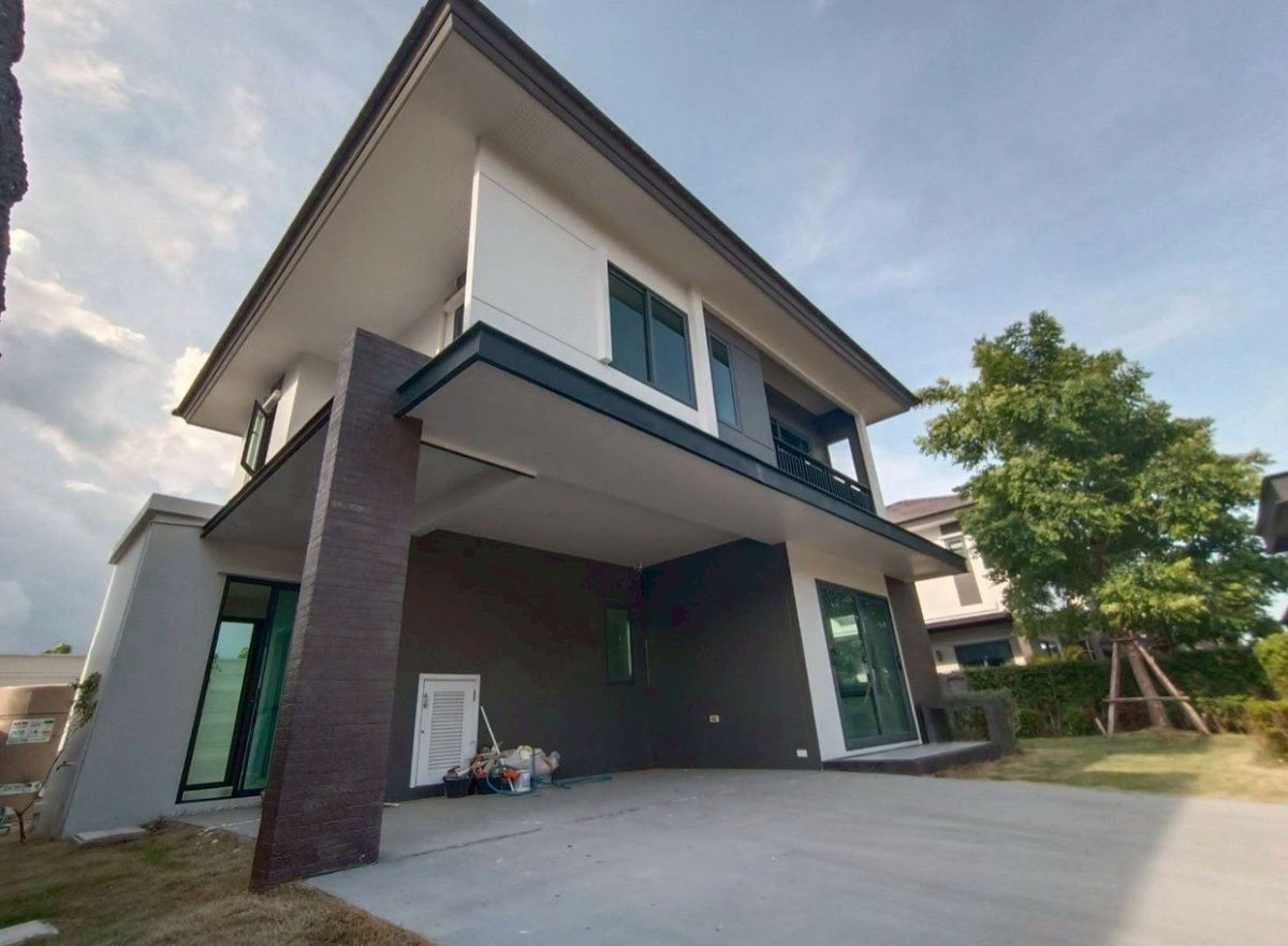 รูป ขายและเช๋า บ้านเดี่ยว บริทาเนีย บางนา กม.12 4ห้องนอน 2จอดรถ พื้นที่ใช้สอย 165 ตร.ม. ที่ดินใหญ่ 62.8 ตร.วา  ตกแต่งสวย ราคา7.5ลบ.ต่อรองได้ เช๋า 45k/ด - รูปที่ 3/49