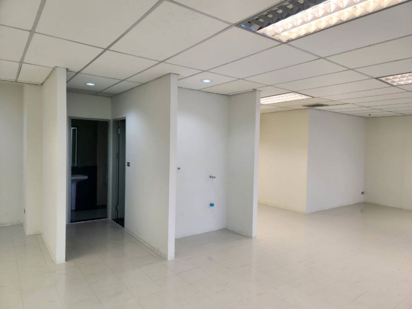 picture  Office next to the main road, Soi Thonglor, for rent!!! - 3/5