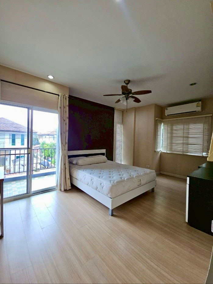 picture 2-Storey House The Tara Ramintra Near Pink Line BTS, Fully Furnished, Spacious, Move-in Ready, Close to Fashion Island & Safari World - 7/15
