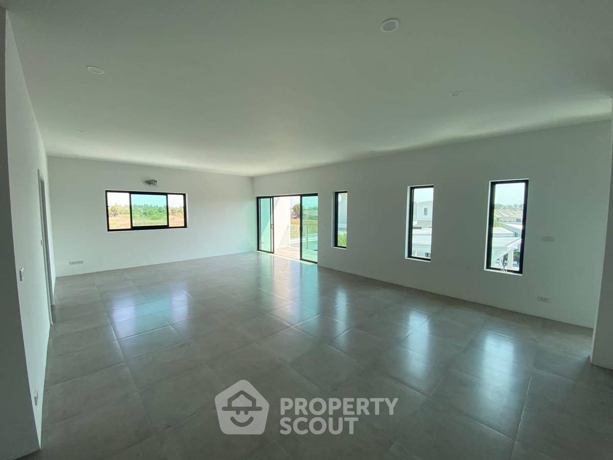 รูป วิลล่า 3-ห้องนอน ใกล้ เดอะ เวเนเซีย (ID 2228323) - รูปที่ 11/27