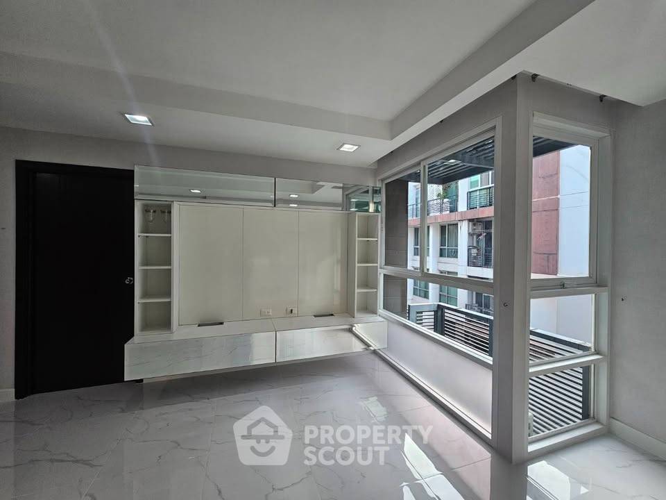 picture 1-BR Condo at D Condo Ratchada 19 near MRT Ratchadaphisek (ID 2158224) - 9/20