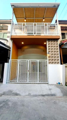 Townhouses for sale : Townhouse for sale, Piyawararom Village - Ban Kluai - Sai Noi Road, Area 16 square wah, 3 bedrooms 2 bathrooms
