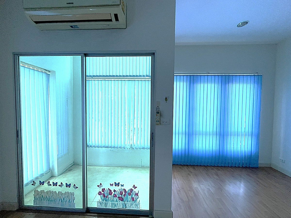รูป ทาวน์เฮ้าส์ 2 ชั้น โครงการ วิสต้า อเวนิว เพชรเกษม 81  หลังมุม บ้านพร้อมอยู่ ติดสวนส่วนกลางด้านหน้าโครงการ หนองแขม กรุงเทพ (ราคาถูก! 3,350,000 บาท) - รูปที่ 18/24